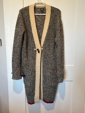 Roots Two-Tone Grey and Cream oversized Knit Cardigan. B18